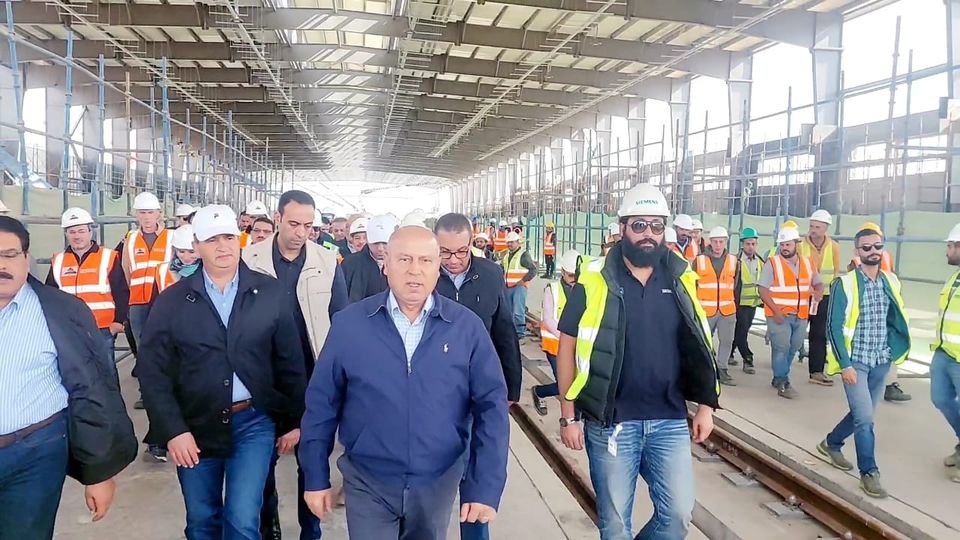 وزير النقل يتابع معدلات تنفيذ مشروع الخط الاول من شبكة القطار الكهربائي السريع