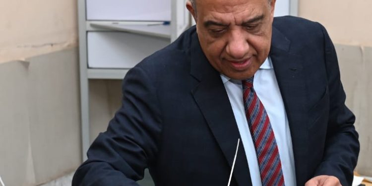 وزير قطاع الأعمال يدلي بصوته في الانتخابات الرئاسية