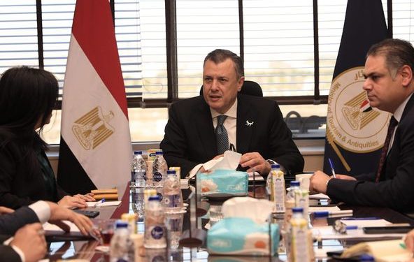 وزير السياحة