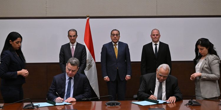 "سيمنز" توسع أعمالها في التكنولوجيات المتقدمة بمصر