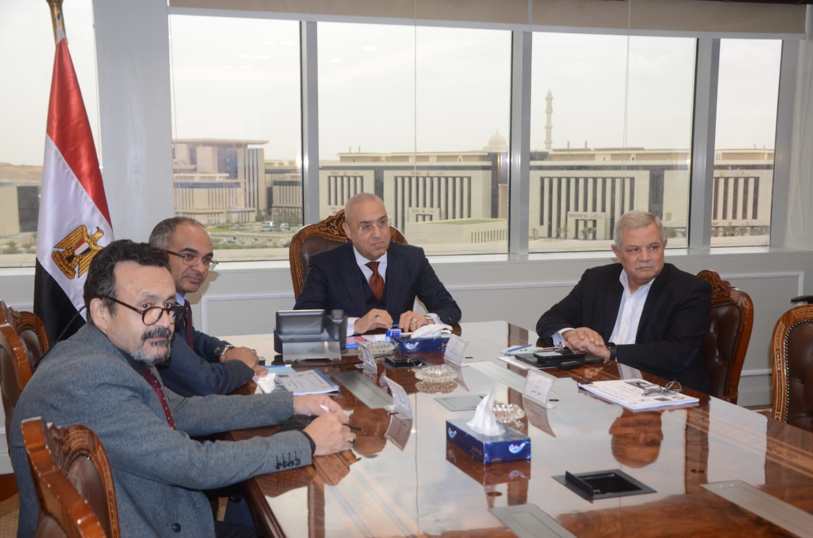 وزير الإسكان يتابع تنفيذ مشروع تحسين نوعية المياه بمصرف كيتشنر