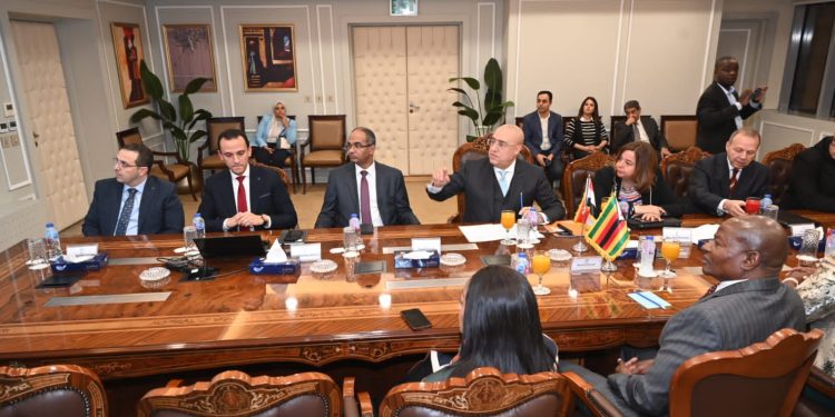 وزير الإسكان: مستعدون لمشاركة خبراتنا مع زيمبابوى وتعزيز التعاون المشترك