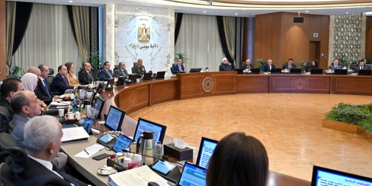 الحكومة تمنح وسام "البنَّاء العظيم" لكل من ساهم فى تشييد وإعمار مصر