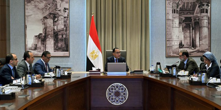 رئيس الوزراء يستعرض الخطة الاستراتيجية لهيئة سلامة الغذاء 2023-2026