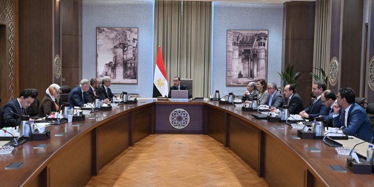 رئيس الوزراء يناقش مع "أكوا باور" البرنامج الزمنى لمشروع الهيدروجين الأخضر
