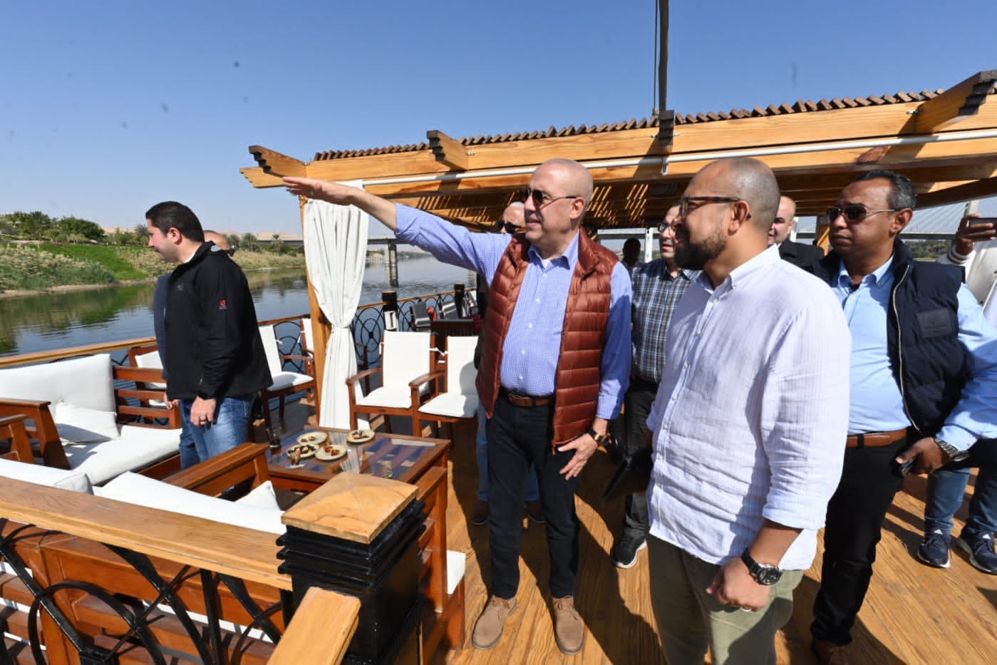 وزير الإسكان يتفقد مشروعات الشريط النهرى السياحى بـ"أسوان الجديدة"