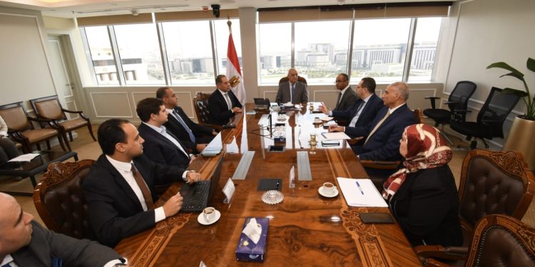 "الإسكان" تبحث مع "ابدأ" توفير احتياجات مشروعات المرافق وتكييفات الوحدات السكنية