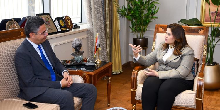 وزيرة الهجرة بحث استفادة المصريين بالخارج من خدمات البريد