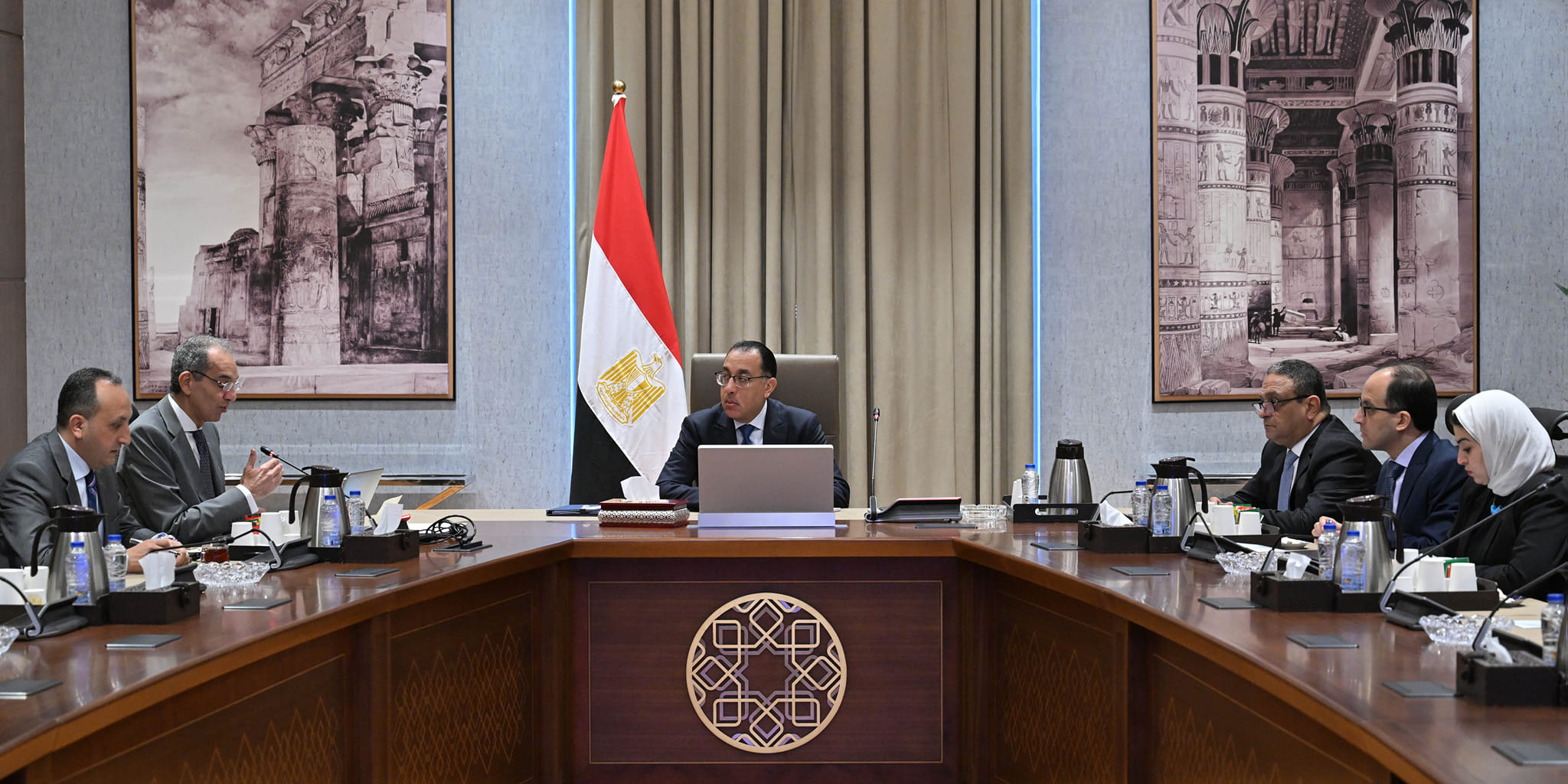 رئيس الوزراء يستعرض عدد من ملفات عمل وزارة الاتصالات