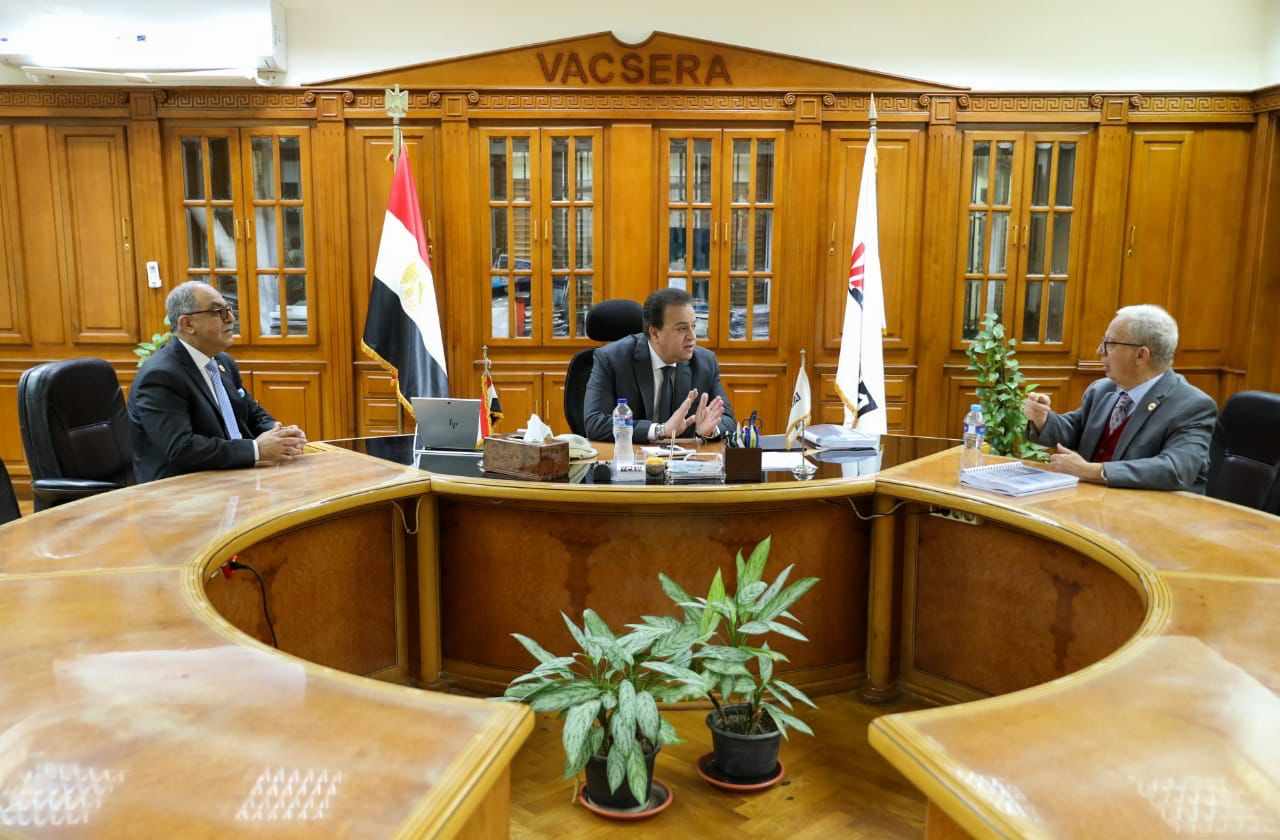 وزير الصحة يبحث مع «ڤاكسيرا» خطط تحقيق الاكتفاء الذاتي من اللقاحات