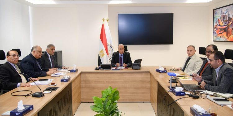 وزير الري: صيانة مغذيات بحيرة المنزلة لضمان استمرار تجدد المياه