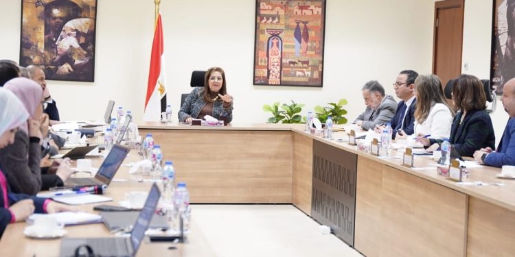 وزيرة التخطيط تبحث أولويات الخطة الاستثمارية لـ2024-2025