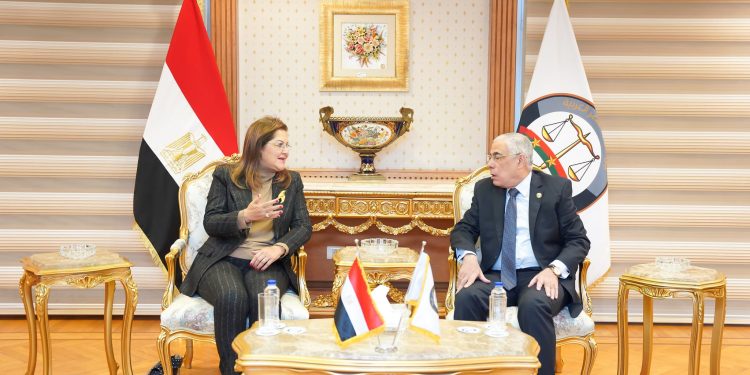 "التخطيط": تشغيل 20 مركز متنقل لتقديم خدمات النيابة العامة