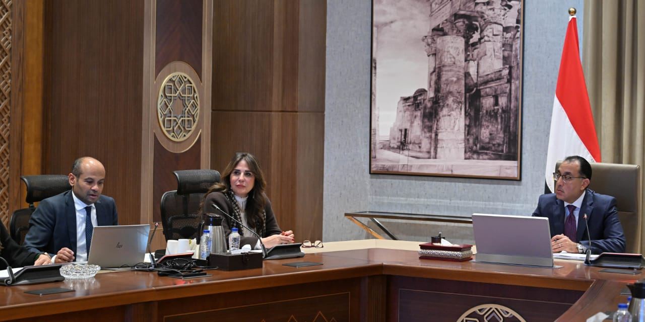 رئيس الوزراء يستعرض استراتيجية تطوير البورصة المصرية