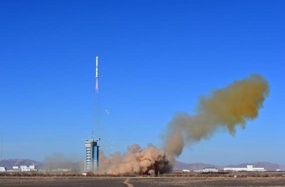 وكالة الفضاء تعلن نجاح إطلاق قمر "مصر سات 2" من الصين