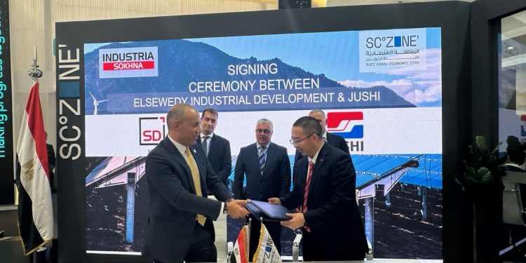 "السويدى" توقع عقد تخصيص أرض لإنشاء مجمع صناعى لـ"جوشى" الصينية فى السخنة
