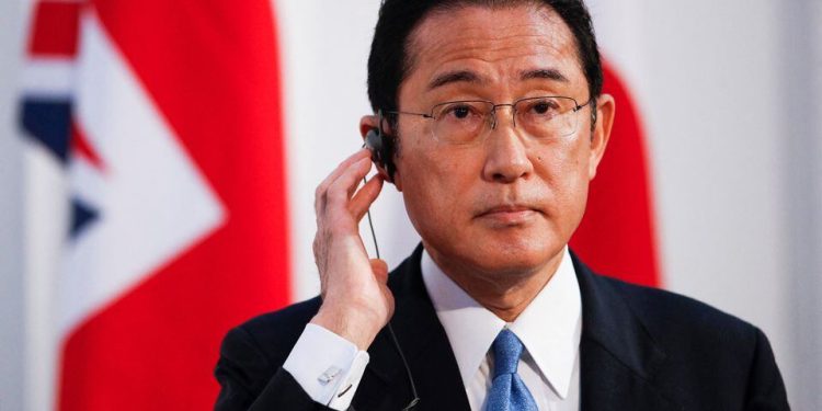 رئيس وزراء اليابان: آسيا تحتاج 28 تريليون دولار لإزالة الكربون