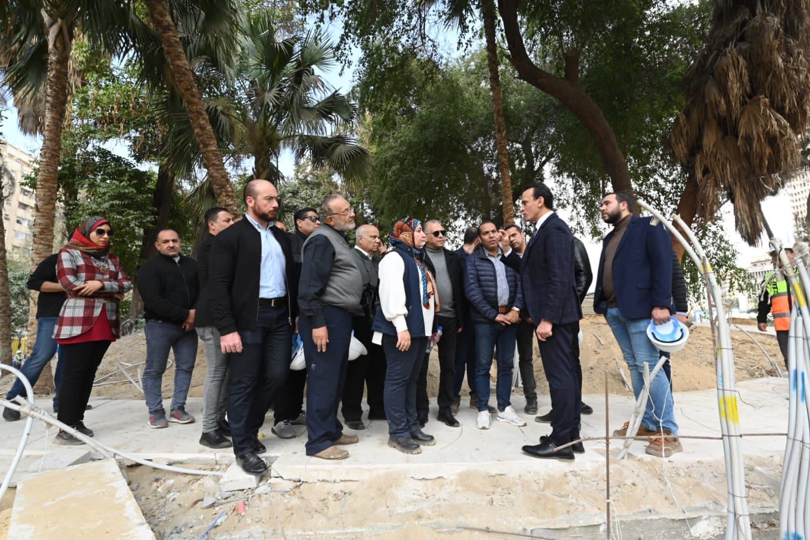 "الإسكان" تبحث تذليل معوقات تطوير حديقة الأزبكية