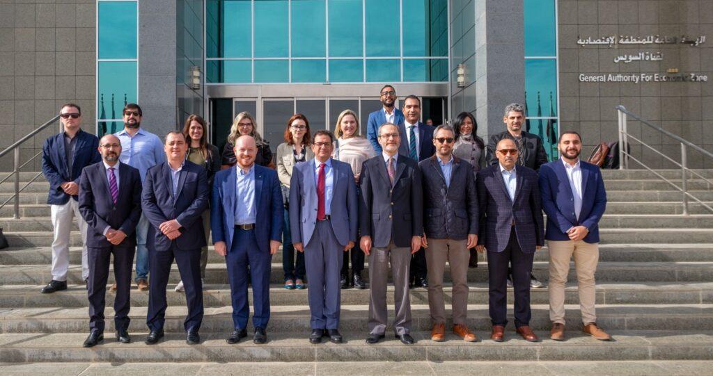 وفد برازيلي في المنطقة الاقتصادية لقناة السويس