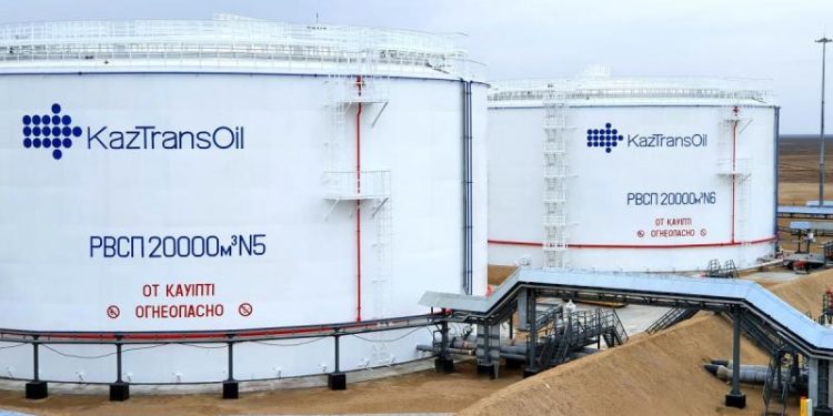 كازاخستان تثبت تكلفة نقل النفط الروسي إلى الصين حتى 2034