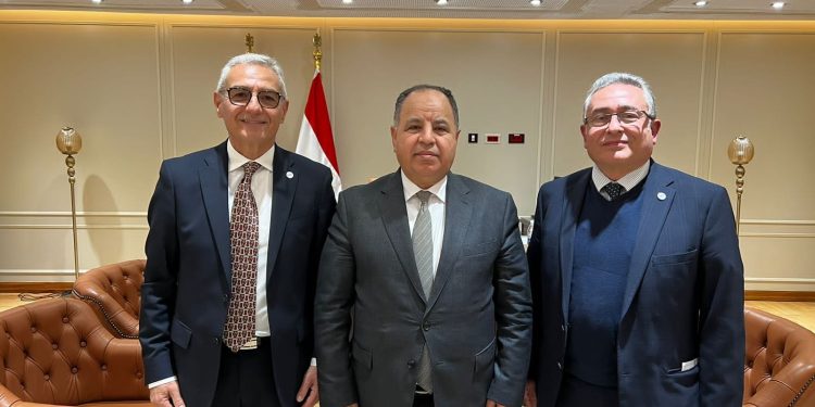 "المالية": مخاطبة مجلس الدولة لإعادة النظر في "ضريبة الجدول" لـ"وسطاء التأمين"