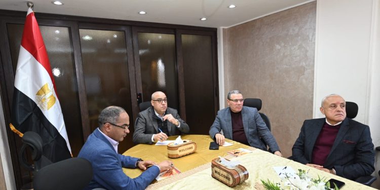 وزير الإسكان يوجه بالتوسع في تركيب عدادات المياه مسبقة الدفع والذكية