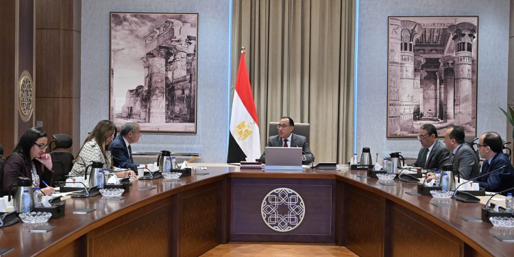 رئيس الوزراء يتابع آليات تنفيذ قرار الـ7 سلع الاستراتيجية