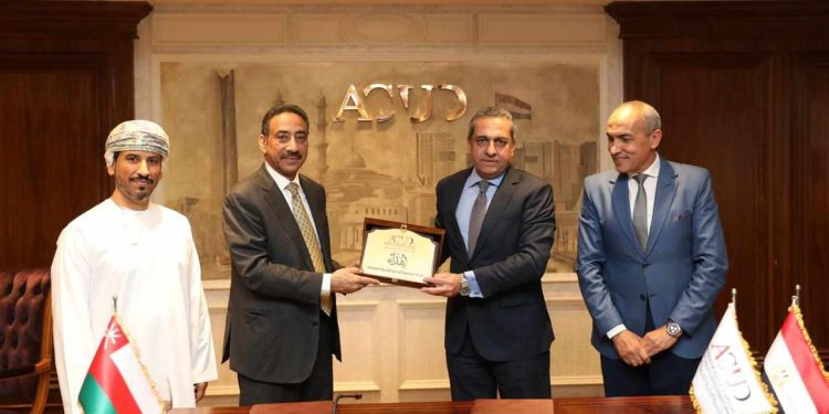 "العاصمة الإدارية" توقع عقد بيع قطعة أرض مقر السفارة العمانية بالحى الدبلوماسى