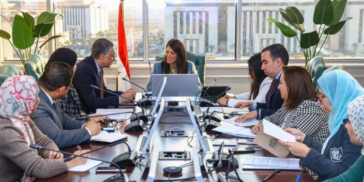 "التعاون الدولي" تبحث تعزيز العلاقات بين هيئة الاستثمار وشركاء التنمية