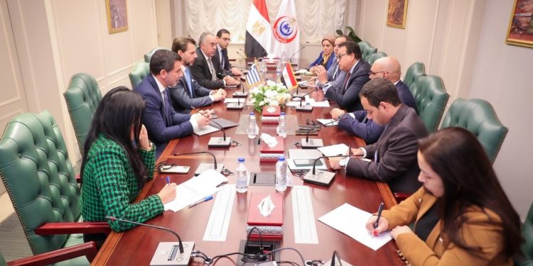 وزير الصحة يبحث تعزيز التعاون مع "مجموعة أثينا الطبية"