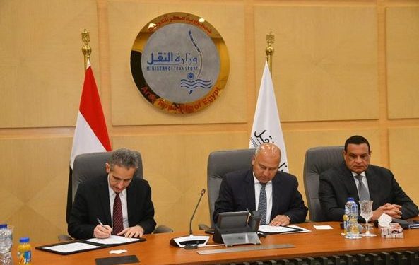 وزير النقل يوقع مع محافظي الغربية والجيزة بروتوكولي تعاون بحضور وزير التنمية المحلية