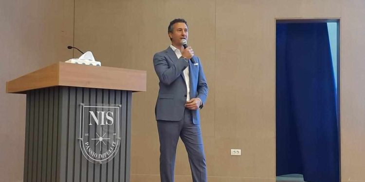 حسام شومان رئيس مجلس إدارة شركة آياميديكا