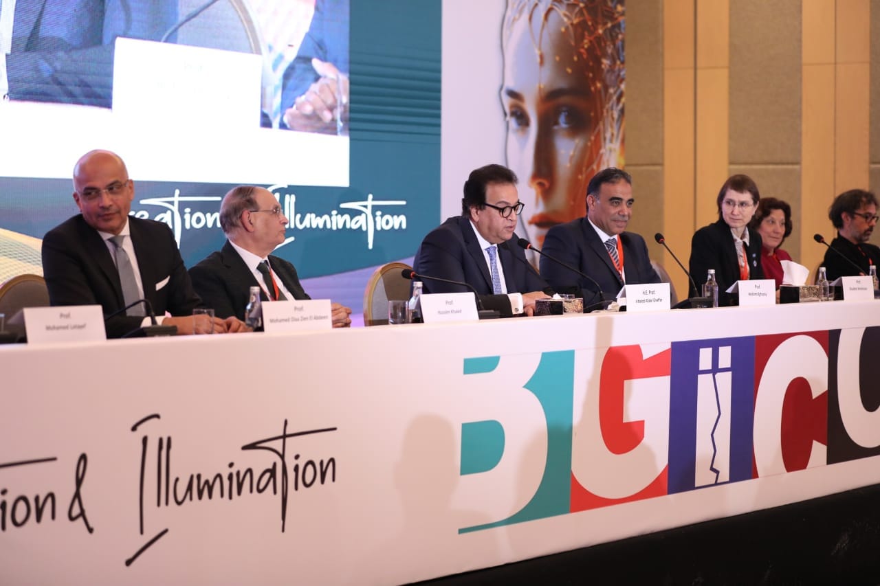 وزير الصحة يبحث مع الوكالة الدولية لبحوث السرطان سبل التعاون