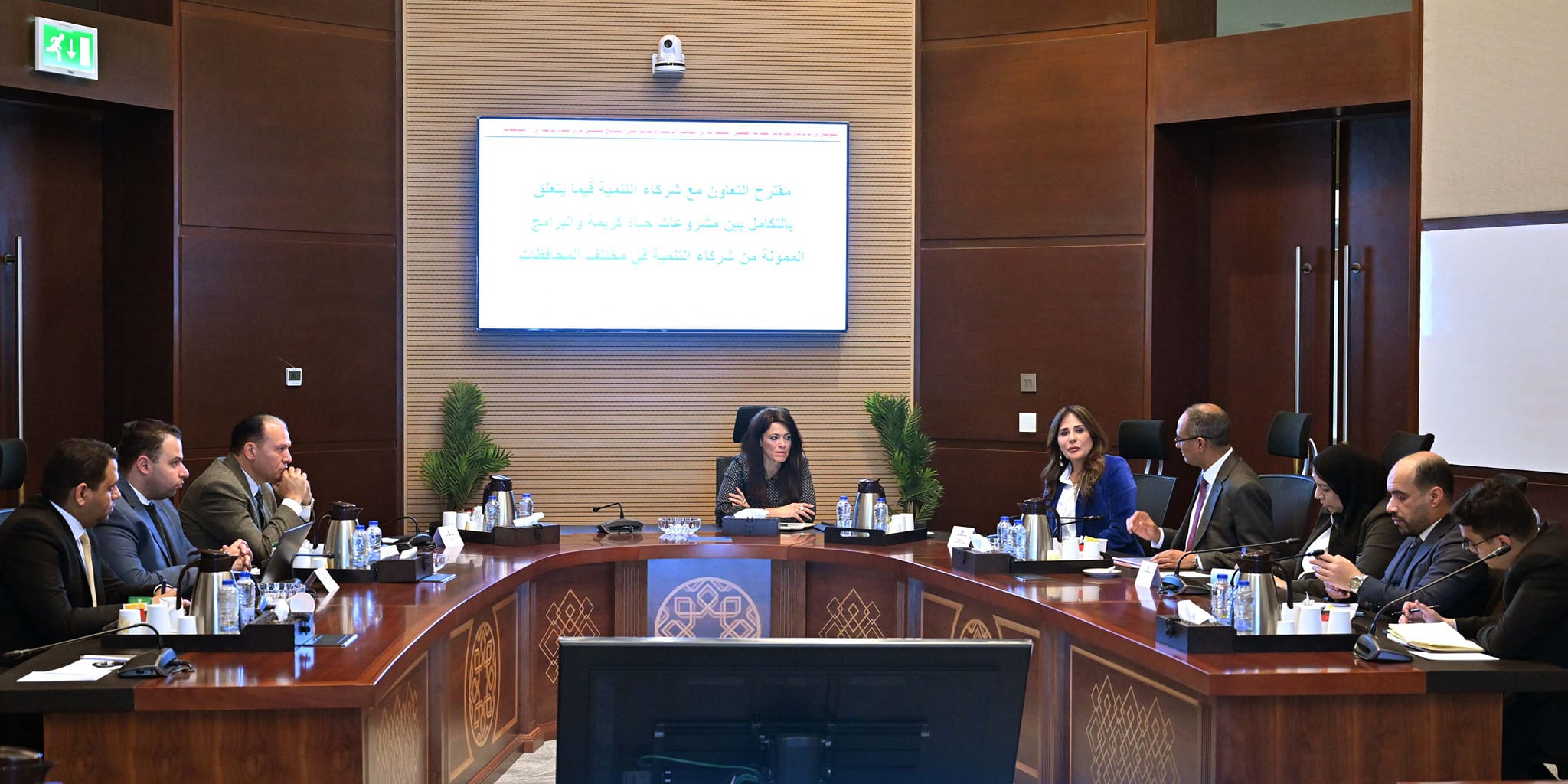 "التعاون الدولي" تبحث رغبة عدد من شركاء التنمية بالمساهمة في "حياة كريمة"