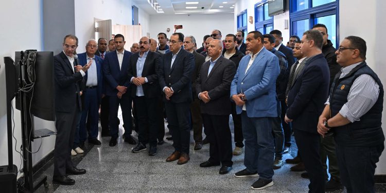 رئيس الوزراء يتفقد مركز إبداع مصر الرقمية في أسوان