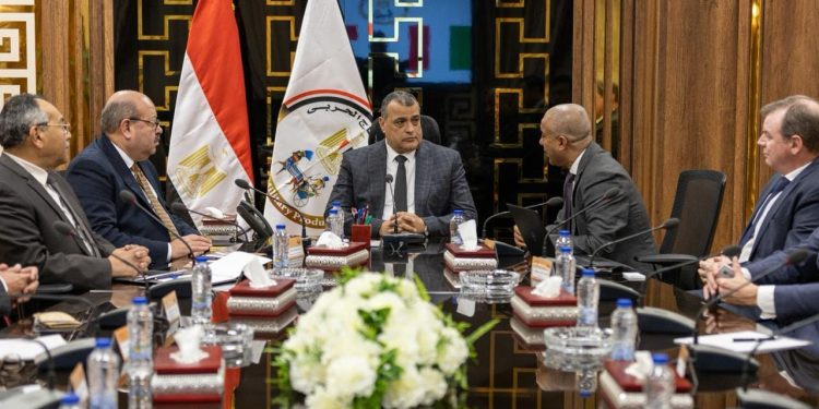 "الإنتاج الحربي" تبحث مع شركة إيطالية التعاون في تصنيع مكونات المصاعد