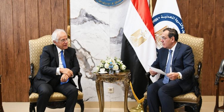 تعاون محتمل بين "البترول" و"كوبيلوزوس" اليونانية في تجارة ونقل الغاز