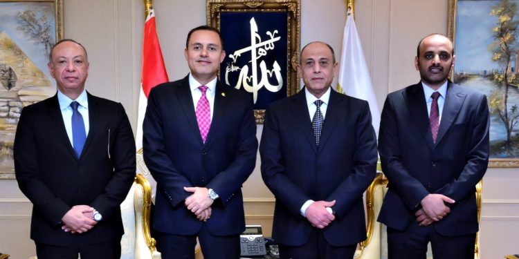 وزير الطيران المدنى يبحث مع سفير قطر تعزيز التعاون المشترك