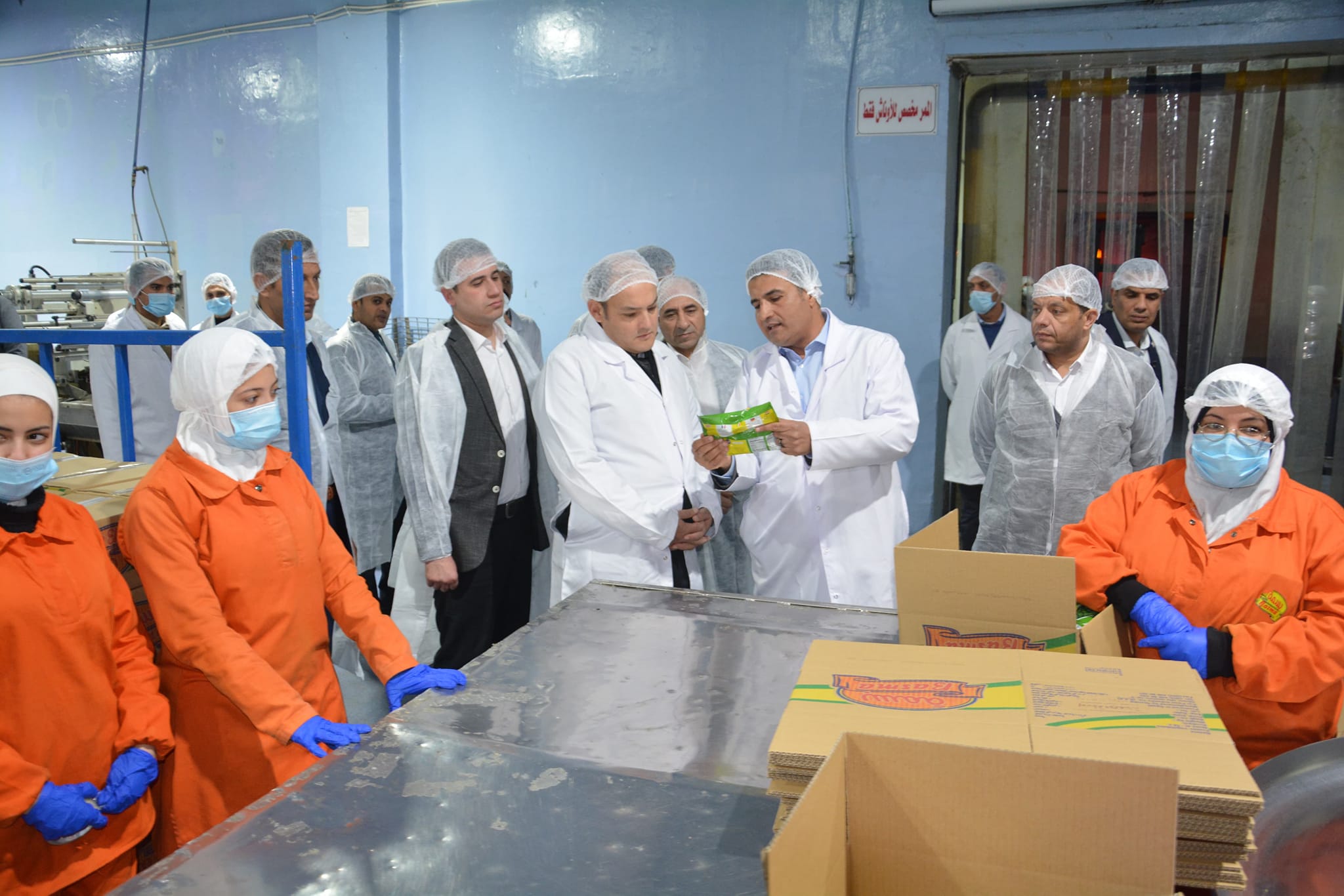وزير التجارة يزور مصانع لانتاج البن والأجبان والخضروات المجمدة بالمنطقة الصناعية بالعبور