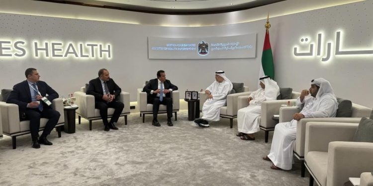 مصر والإمارات تبحثان تعزيز التعاون في بحوث الجينوم وصناعات الأدوية