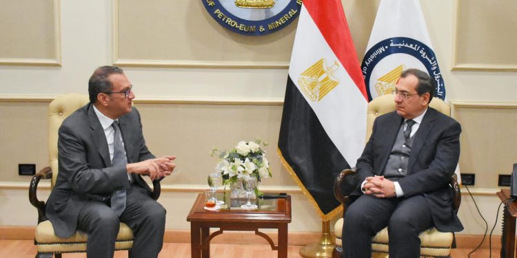 "البترول" تبحث خطة عمل "أديس" بالحقول المتقادمة الفترة المقبلة