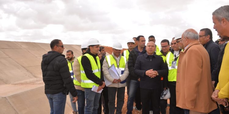 وزير النقل يتفقد مواقع العمل بمشروع الخط الثاني للقطار الكهربائى السريع