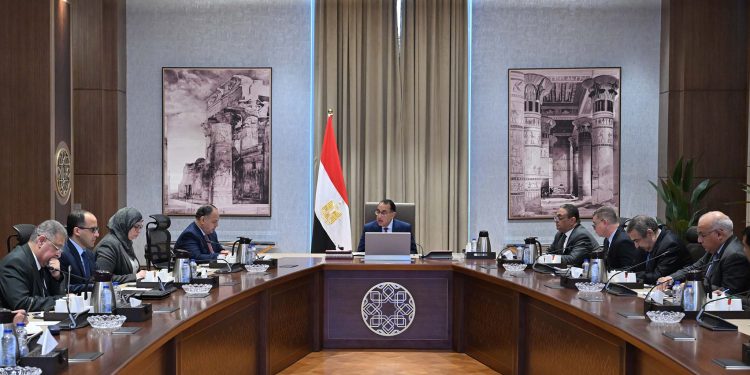 رئيس الوزراء يوجه بوضع خطة تنفيذية لتوطين تكنولوجيا صناعة الرقائق