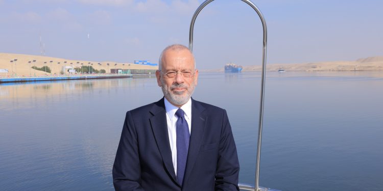 سفير اليونان يؤكد الدور المحوري لـ"قناة السويس" بحركة التجارة العالمية