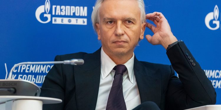ألكسندر ديوكوف الرئيس التنفيذي لشركة جازبروم نفط الروسية