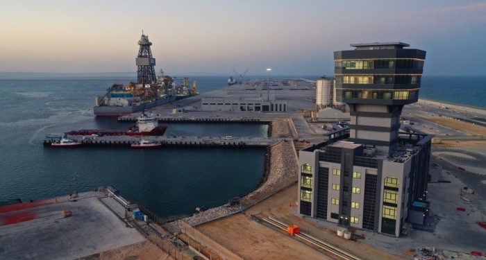 ميناء الدقم في عمان