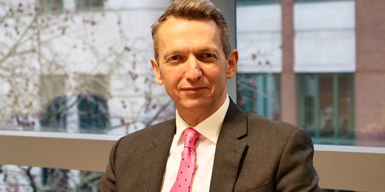 أندي هالدين اقتصادى سابق فى بنك إنجلترا والرئيس التنفيذى للجمعية الملكية للفنون