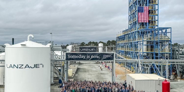 افتتاح مصنع لانزا جت لوقود الطائرات المستدام