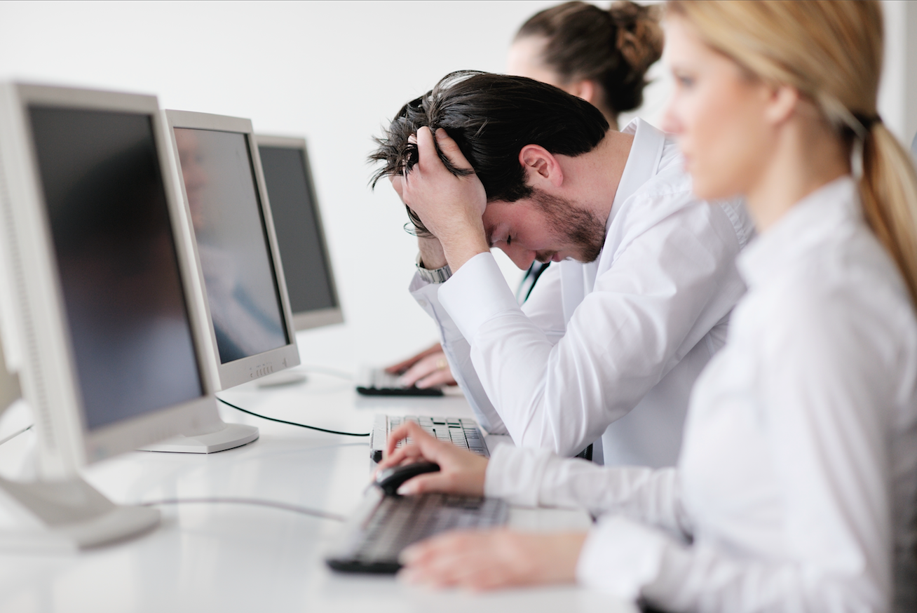 موظفون أثناء العمل