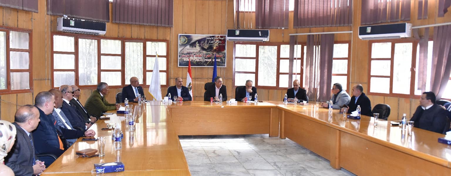 الحكومة تبحث إقامة منطقة استثمارية للصناعات الصغيرة المغذية لـ"اقتصادية القناة"